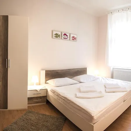 New Luxury Praag
