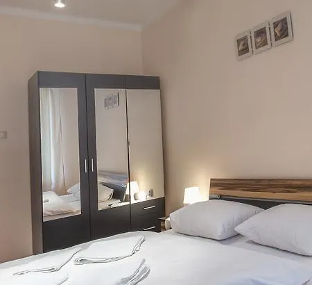 New Luxury * Praag