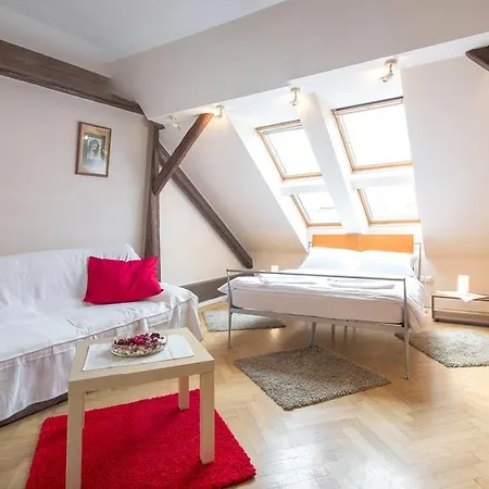 New Luxury Praag