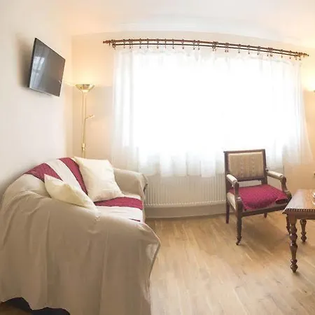 New Luxury Praag